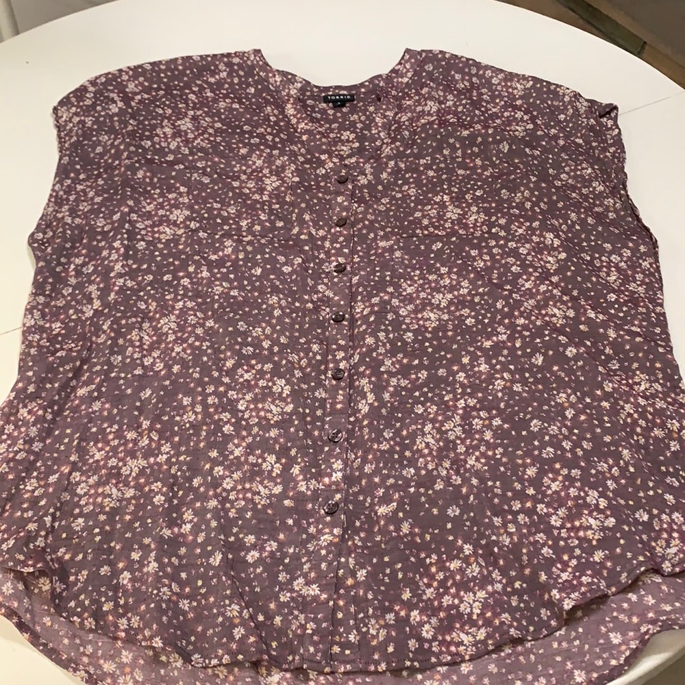 Torrid button front v-neck top